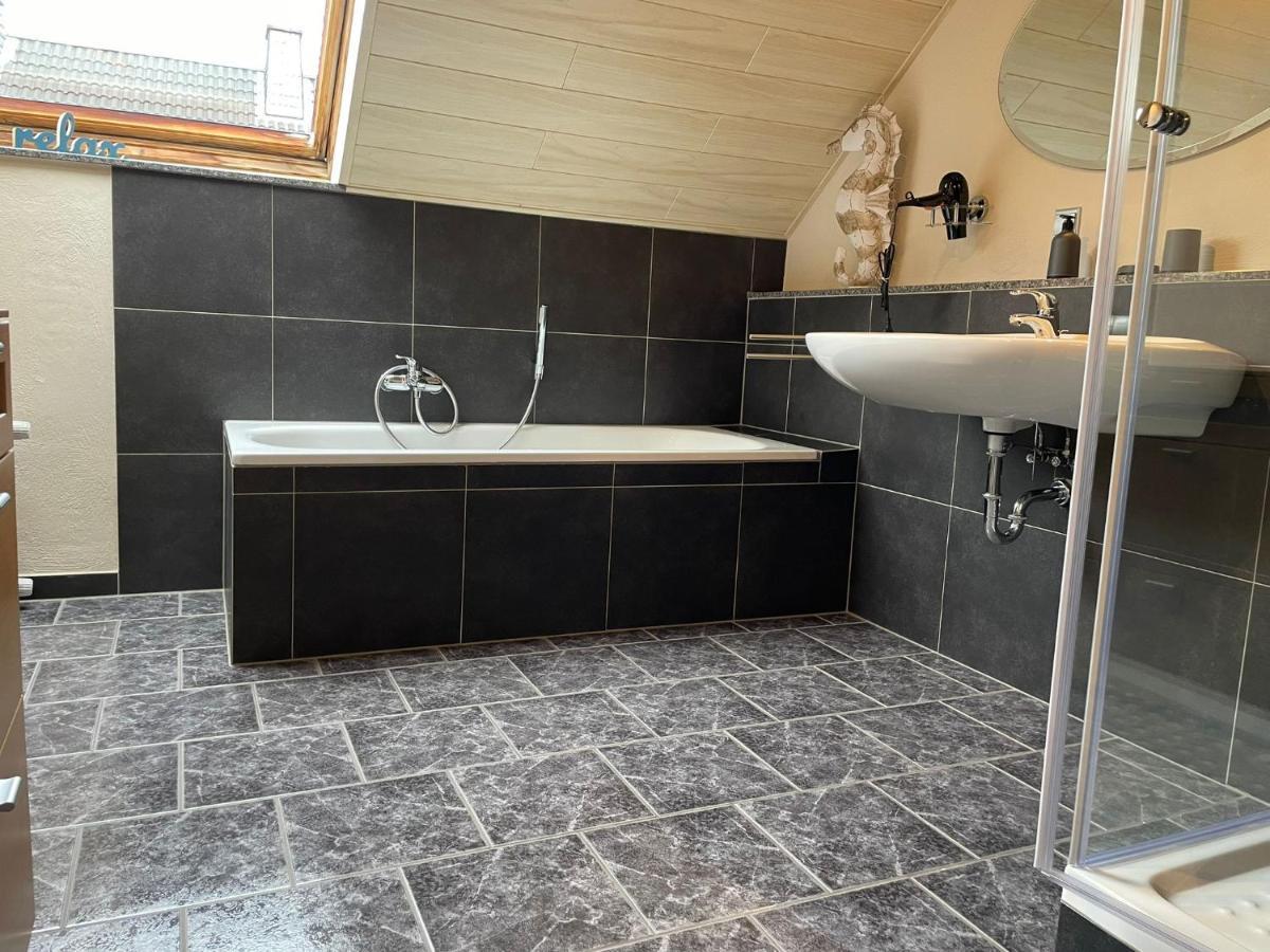 Ferienhaus Mone Моншау Екстериор снимка